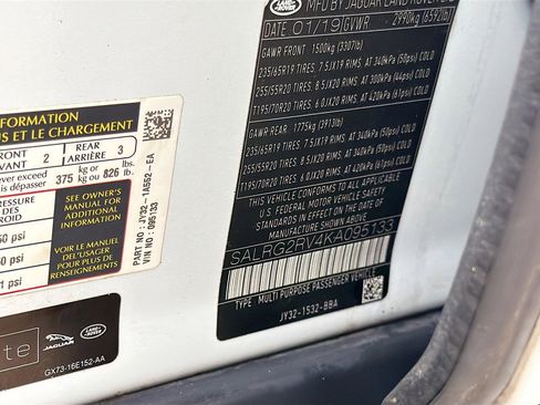 Used 2019 Land Rover Discovery SE image 42