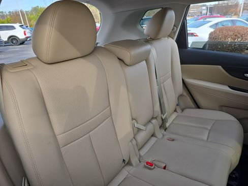 Used 2017 Nissan Rogue SL w/ SL Premium Package image 12