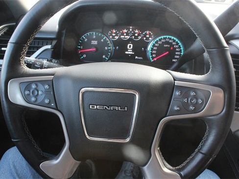 Used 2020 GMC Yukon Denali w/ Denali Premium Package image 16
