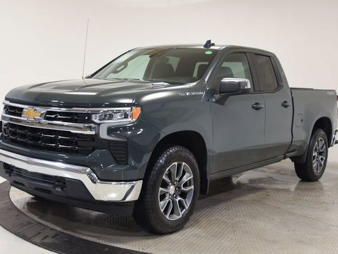 Used 2025 Chevrolet Silverado 1500 LT image 3