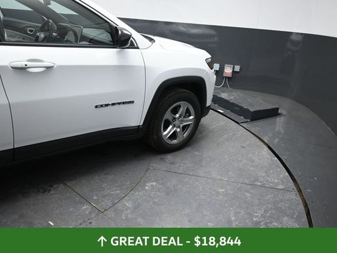 Used 2024 Jeep Compass Latitude image 24