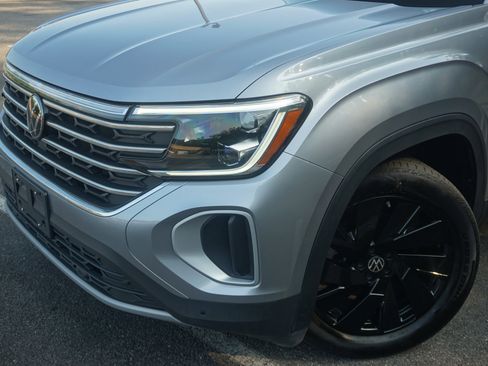 Used 2024 Volkswagen Atlas SE w/ Panoramic Sunroof Package image 13