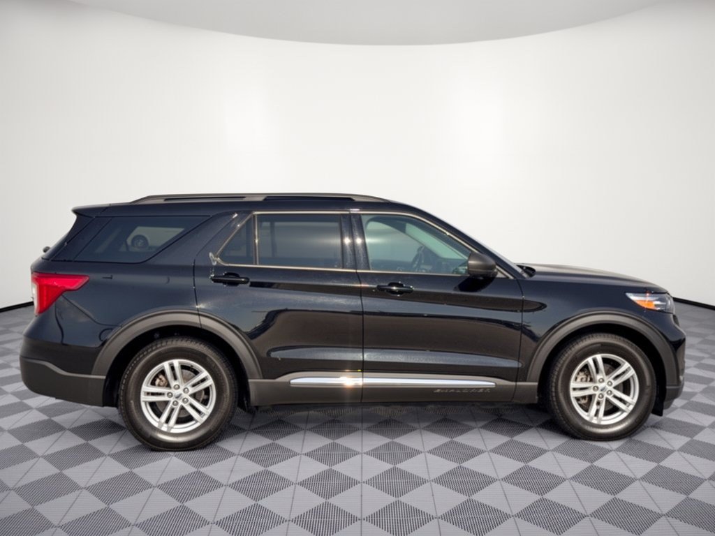 Certified 2023 Ford Explorer XLT RWD image 8