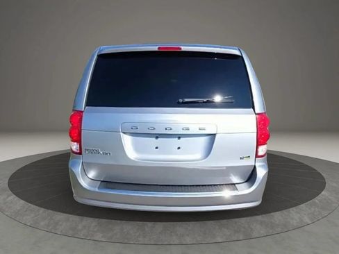 Used 2016 Dodge Grand Caravan SE FWD image 5