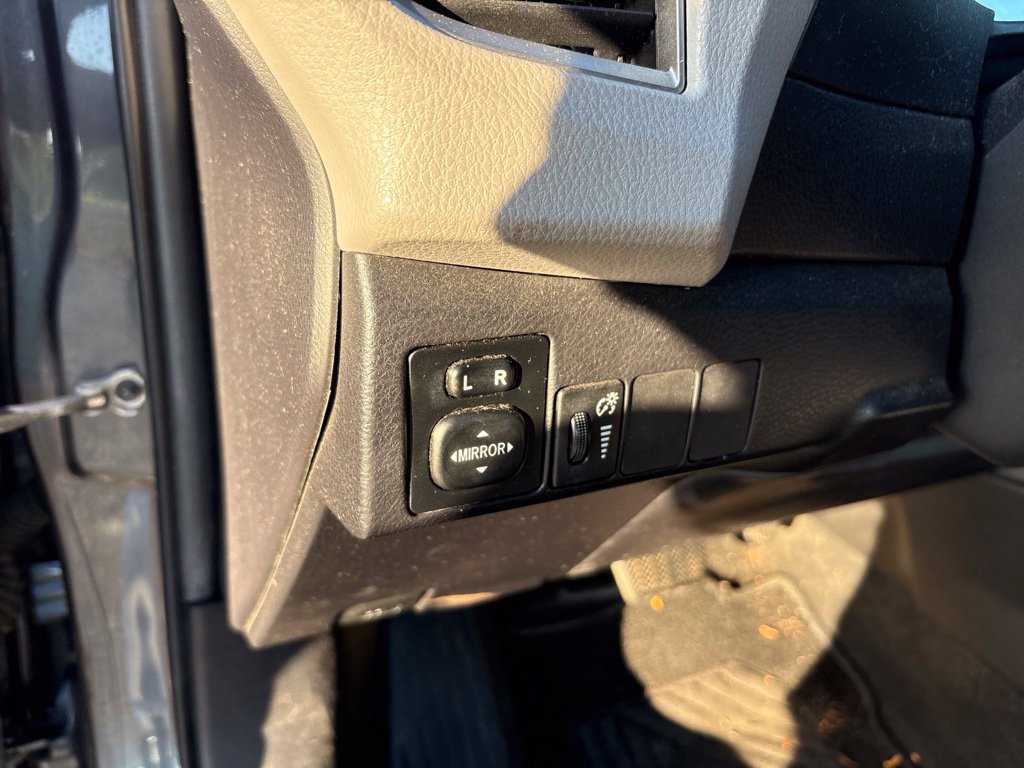 Used 2014 Toyota Corolla LE FWD image 17