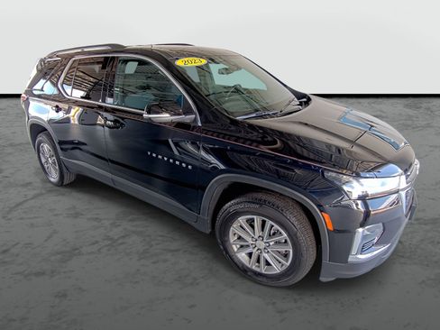 Used 2023 Chevrolet Traverse LT image 4