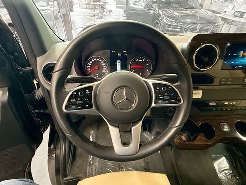 Used 2022 Mercedes-Benz Sprinter 3500 image 11