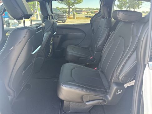 New 2026 Chrysler Pacifica Select image 44