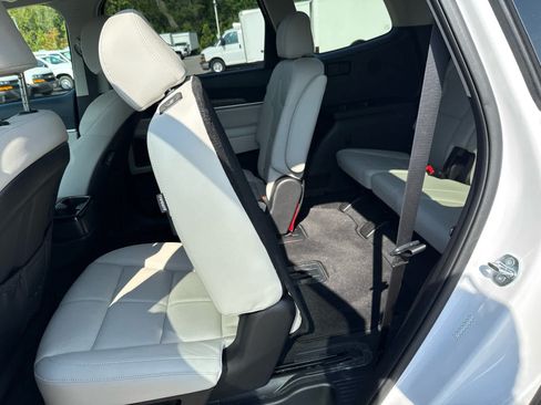 Used 2025 Kia Telluride SX w/ SX Captain's Chair Package FWD image 30