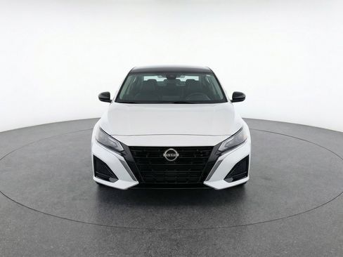Used 2025 Nissan Altima 2.5 SV FWD image 2
