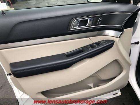 Used 2018 Ford Explorer XLT w/ Equipment Group 202A FWD image 9