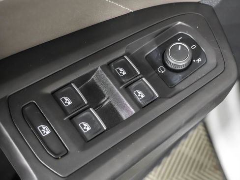 Used 2022 Volkswagen Atlas Cross Sport SEL Premium R-Line image 35