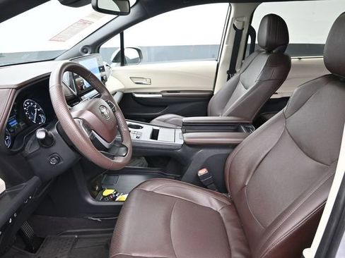 Certified 2023 Toyota Sienna Platinum image 30