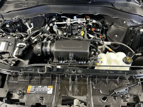 Used 2022 Ford Explorer XLT w/ Equipment Group 202A image 29