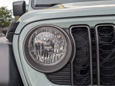 Used 2024 Jeep Wrangler Unlimited Sport AWD/4WD image 10