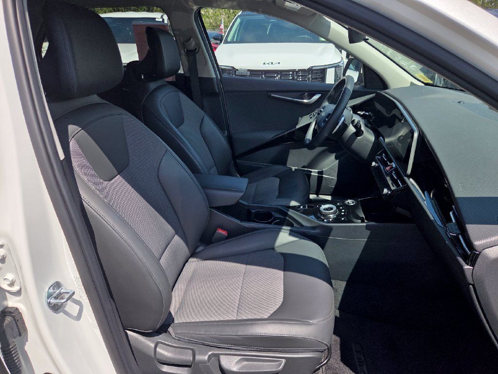 Used 2023 Kia Niro EX w/ EX Cold Weather Package FWD image 27
