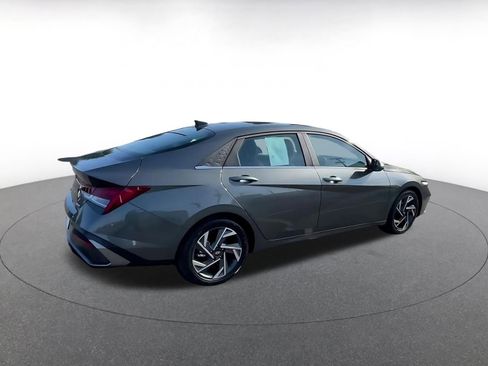 Used 2025 Hyundai Elantra Limited image 15