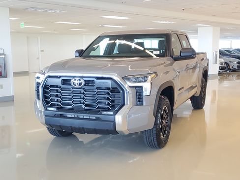 Used 2026 Toyota Tundra SR5 w/ TRD Off-Road Package AWD/4WD image 4