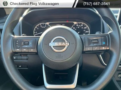 Used 2024 Nissan Rogue SV FWD image 34