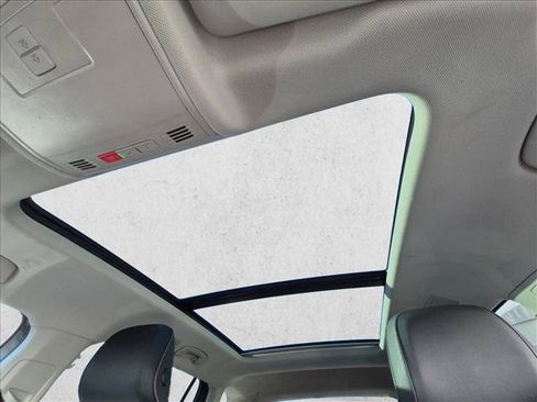 Used 2023 Volkswagen Tiguan SE w/ Panoramic Sunroof Package AWD/4WD image 13