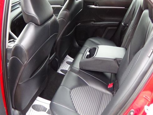 Used 2024 Toyota Camry SE image 11