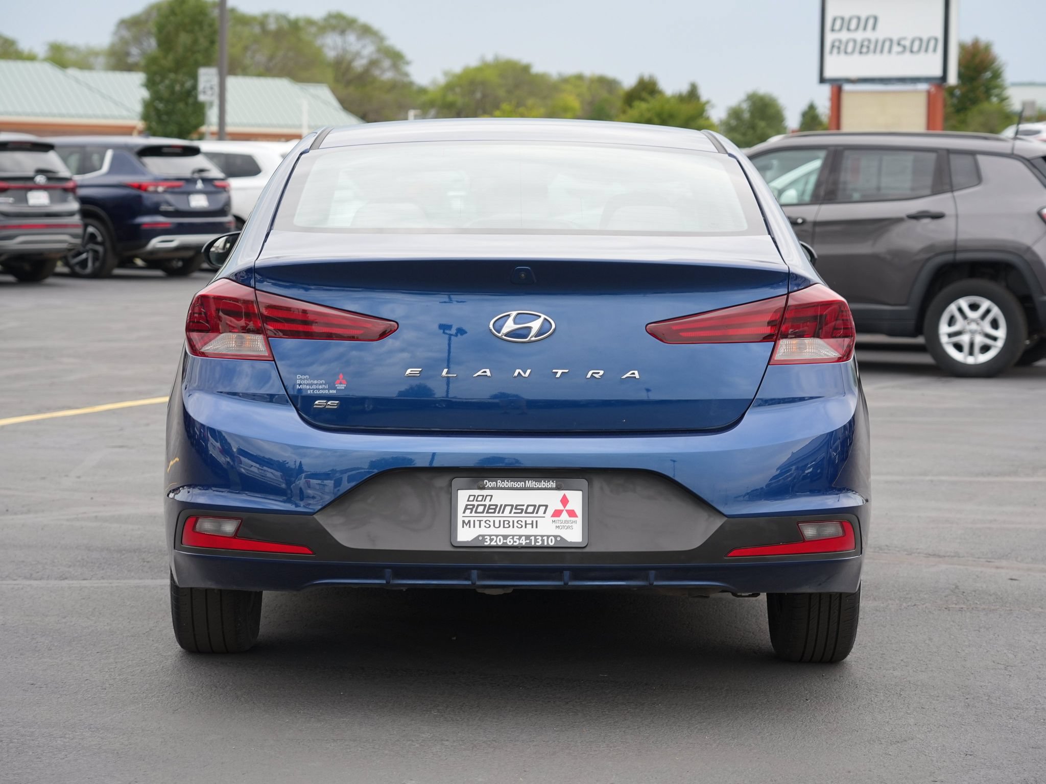 Used 2020 Hyundai Elantra SE FWD image 4