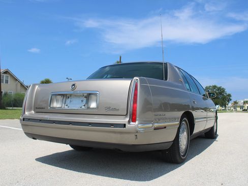 Used 1999 Cadillac De Ville D'Elegance FWD image 30