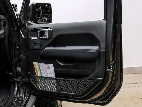 Used 2025 Jeep Wrangler Unlimited Rubicon 392 image 92