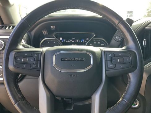 Used 2022 GMC Sierra 2500 Denali w/ Denali Black Diamond Edition AWD/4WD image 10