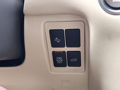 Used 2020 Lexus LX 570 4WD w/ Luxury Package image 22