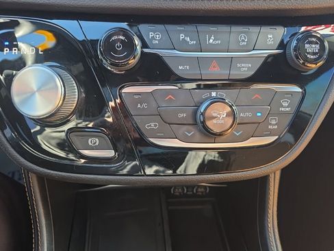 Used 2022 Chrysler Pacifica Pinnacle image 31