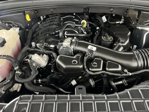 Used 2024 Jeep Grand Cherokee L Limited w/ Black Appearance Package image 37