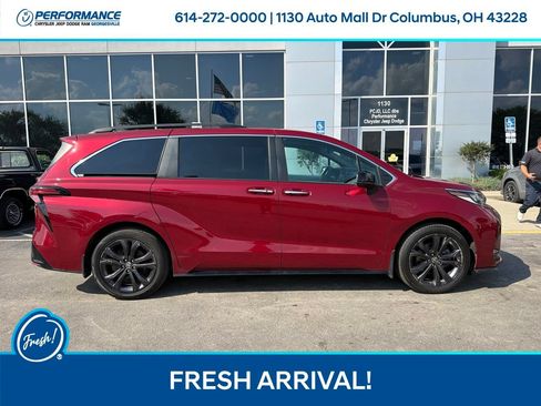 Used 2022 Toyota Sienna XSE FWD image 6
