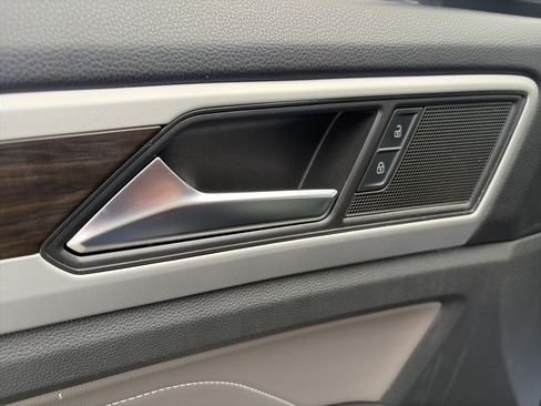 Used 2023 Volkswagen Atlas SE image 20