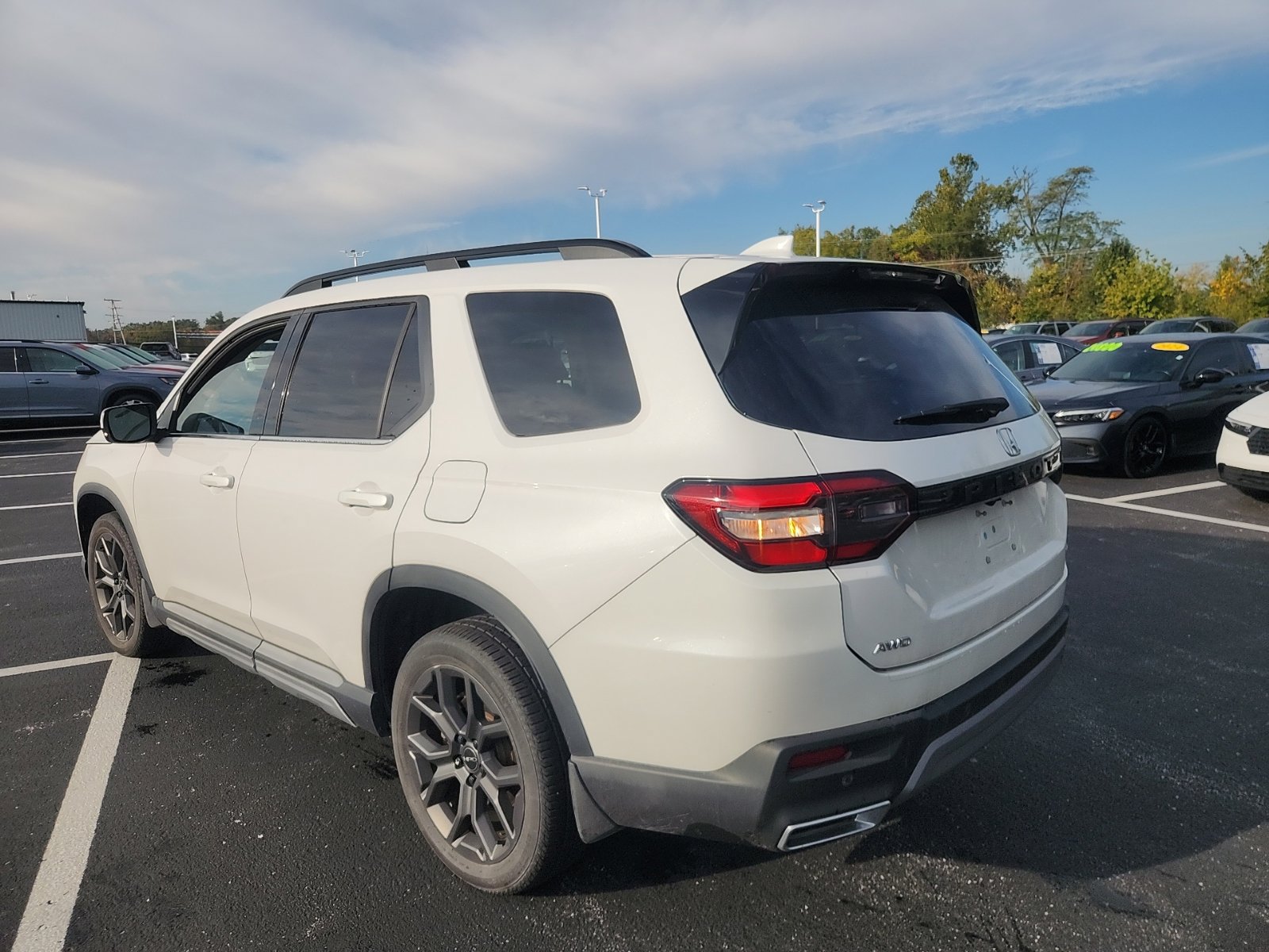 Used 2024 Honda Pilot Touring image 4