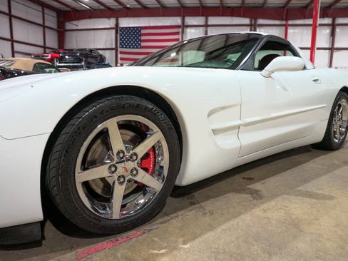 Used 1998 Chevrolet Corvette Coupe w/ Memory Pkg RWD image 32