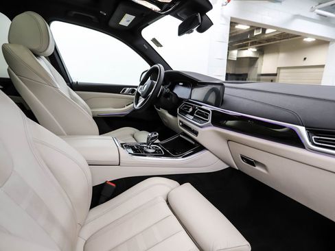 Used 2021 BMW X5 xDrive40i w/ M Sport Package image 28