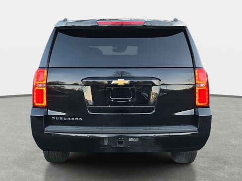 Used 2019 Chevrolet Suburban LT image 4
