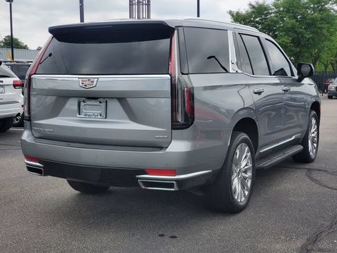 Used 2024 Cadillac Escalade Premium Luxury AWD/4WD image 4