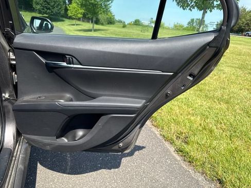 Used 2022 Toyota Camry LE FWD image 16