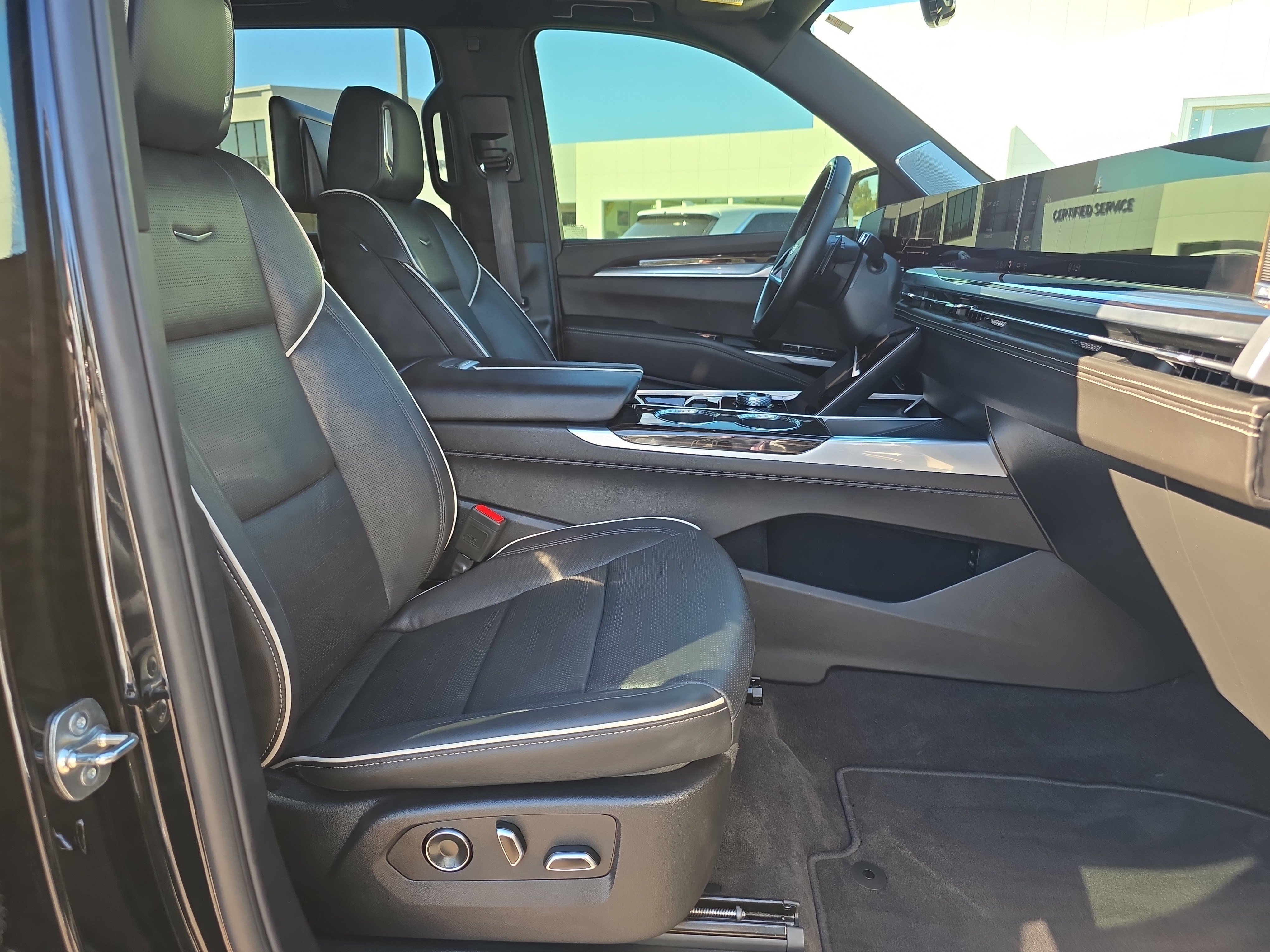 Used 2025 Cadillac Escalade ESV Premium Luxury w/ Touring Package AWD/4WD image 18