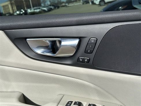 Used 2021 Volvo V60 T5 Cross Country w/ Climate Package image 21