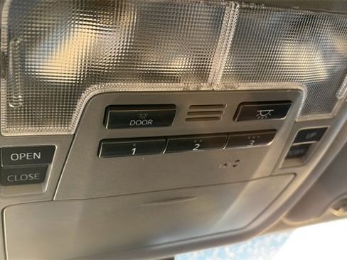 Used 2017 Toyota Highlander XLE image 16