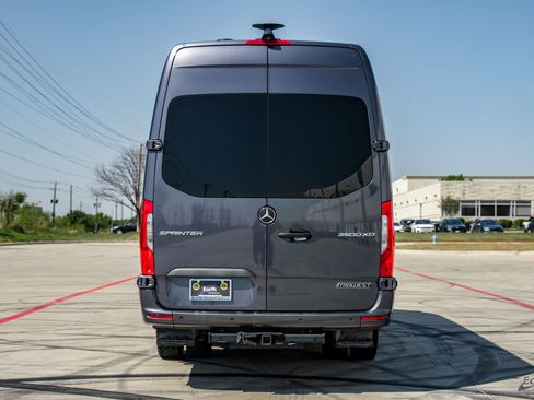 Used 2021 Mercedes-Benz Sprinter 3500 w/ Comfort Plus Package image 10
