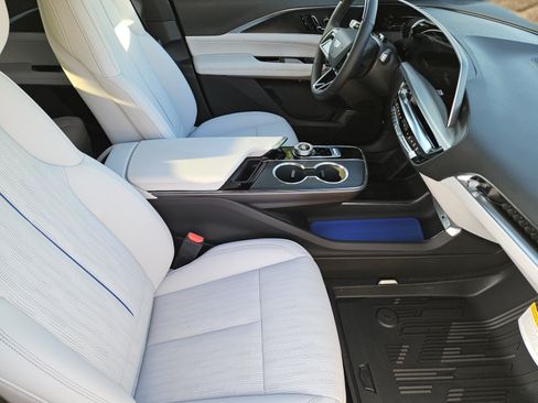 New 2026 Cadillac Lyriq Luxury w/ LPO, Floor Liner Package AWD/4WD image 10