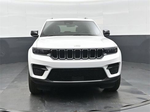 New 2025 Jeep Grand Cherokee Laredo X w/ Luxury Tech Group I image 9