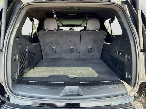 Used 2023 GMC Yukon XL SLT w/ SLT Luxury Package AWD/4WD image 31