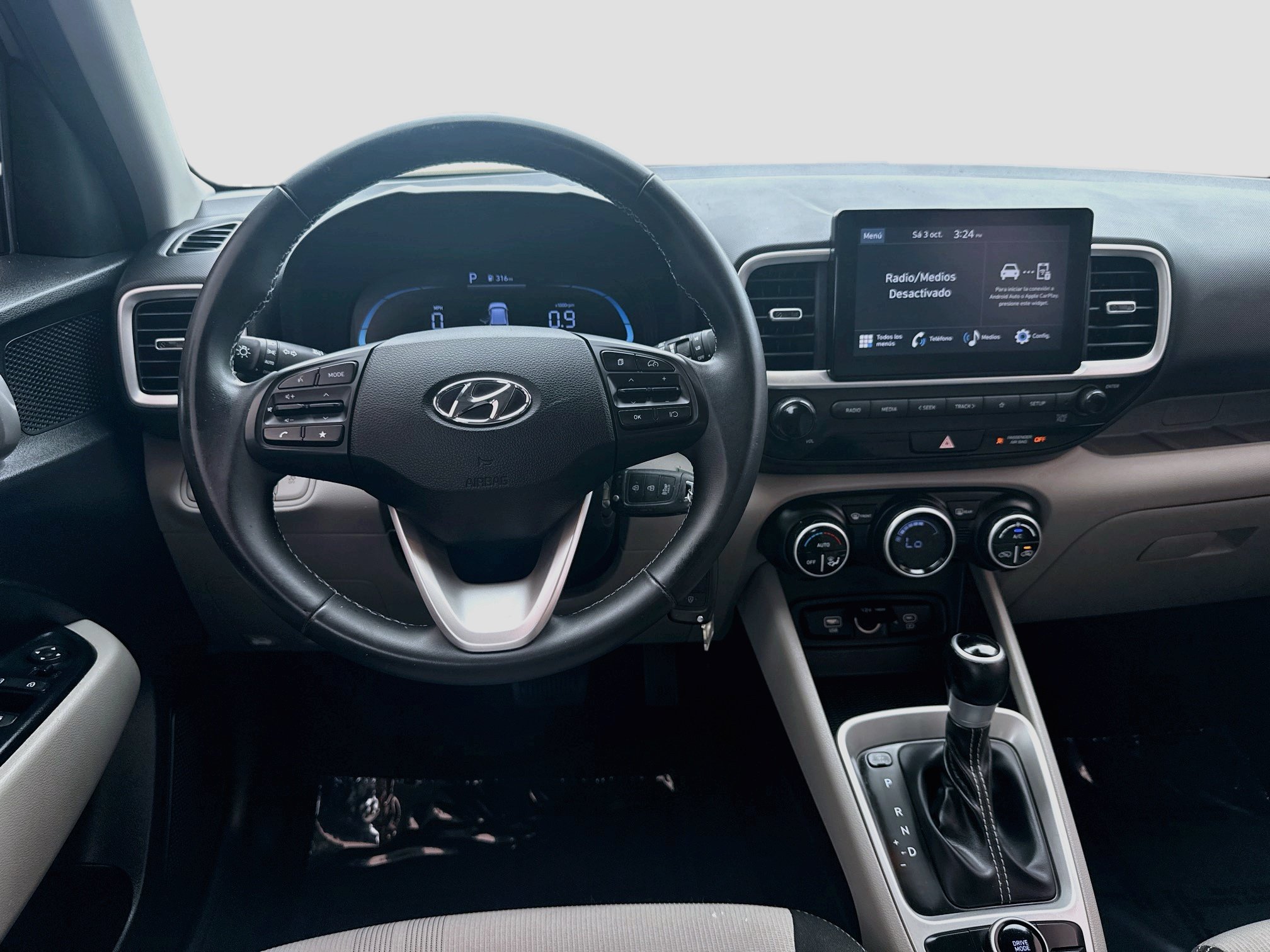 Used 2023 Hyundai Venue SEL FWD image 18
