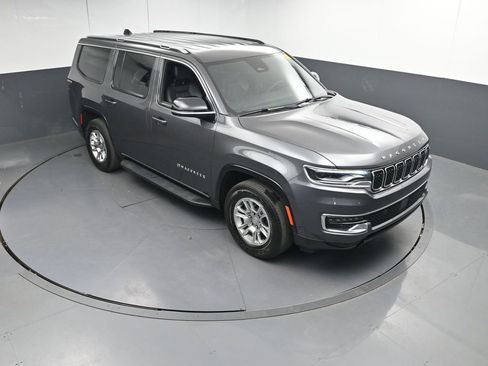 Used 2024 Jeep Wagoneer 2WD image 38