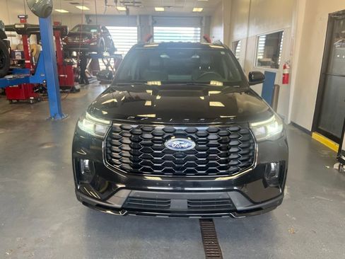 Used 2025 Ford Explorer ST-Line w/ ST-Line Street Pack AWD/4WD image 12